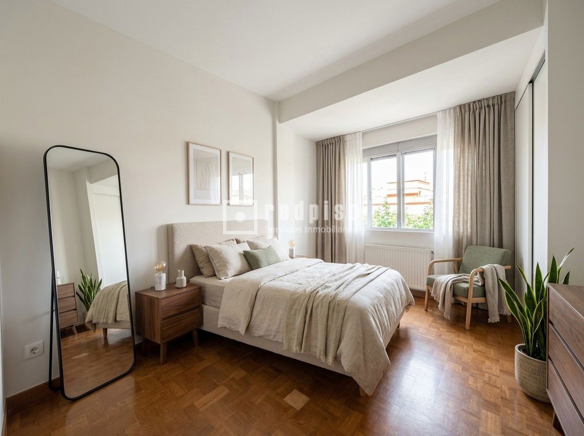 Piso en venta en avenida Del General Perón, Tetuán, Madrid 25/35