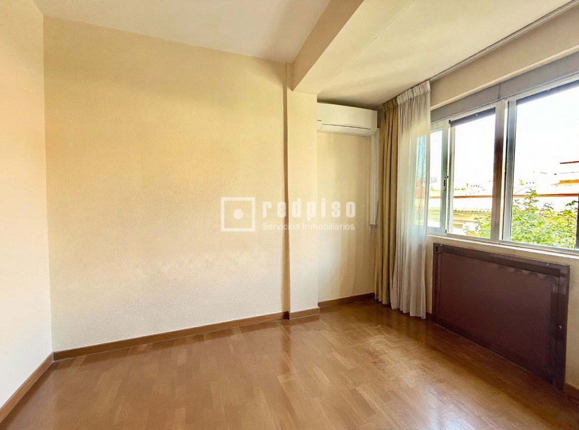 Piso en venta en avenida Del General Perón, Tetuán, Madrid 27/35