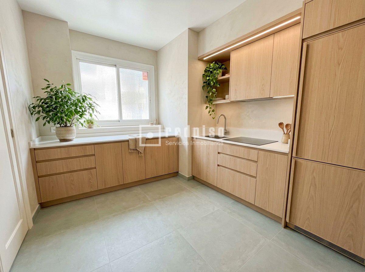 Piso en venta en avenida Del General Perón, Tetuán, Madrid 12/35