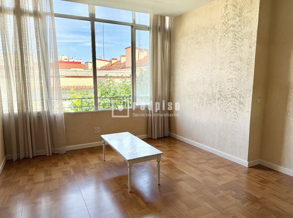 Piso en venta en avenida Del General Perón, Tetuán, Madrid 7/35