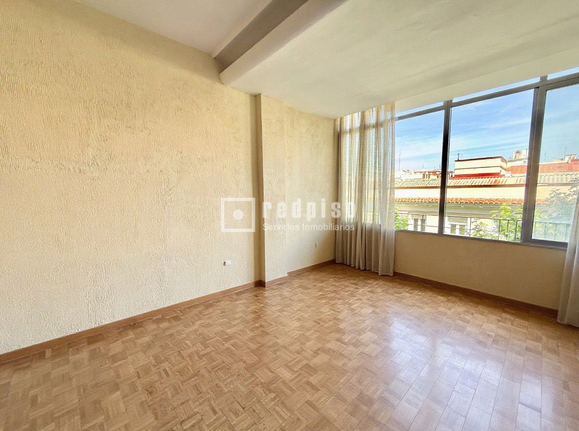 Piso en venta en avenida Del General Perón, Tetuán, Madrid 8/35