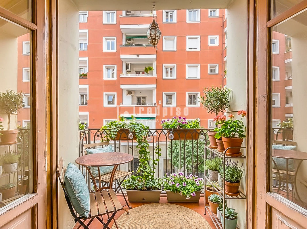 Piso en venta en  calle de Antonio Toledano, Madrid  1/1
