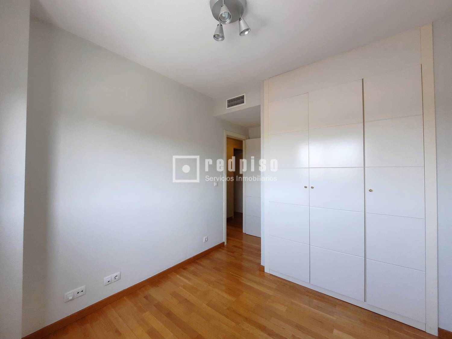 Piso en alquiler en  avenida de Isabel de Valois, Madrid  36/48