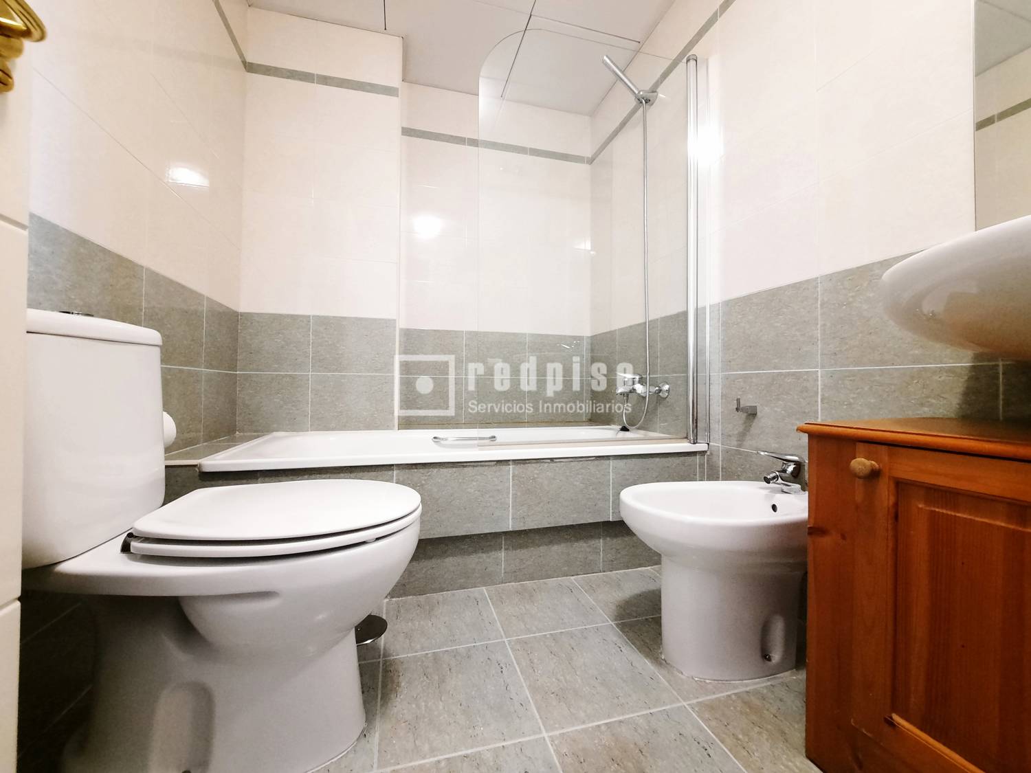 Piso en alquiler en  avenida de Isabel de Valois, Madrid  32/48