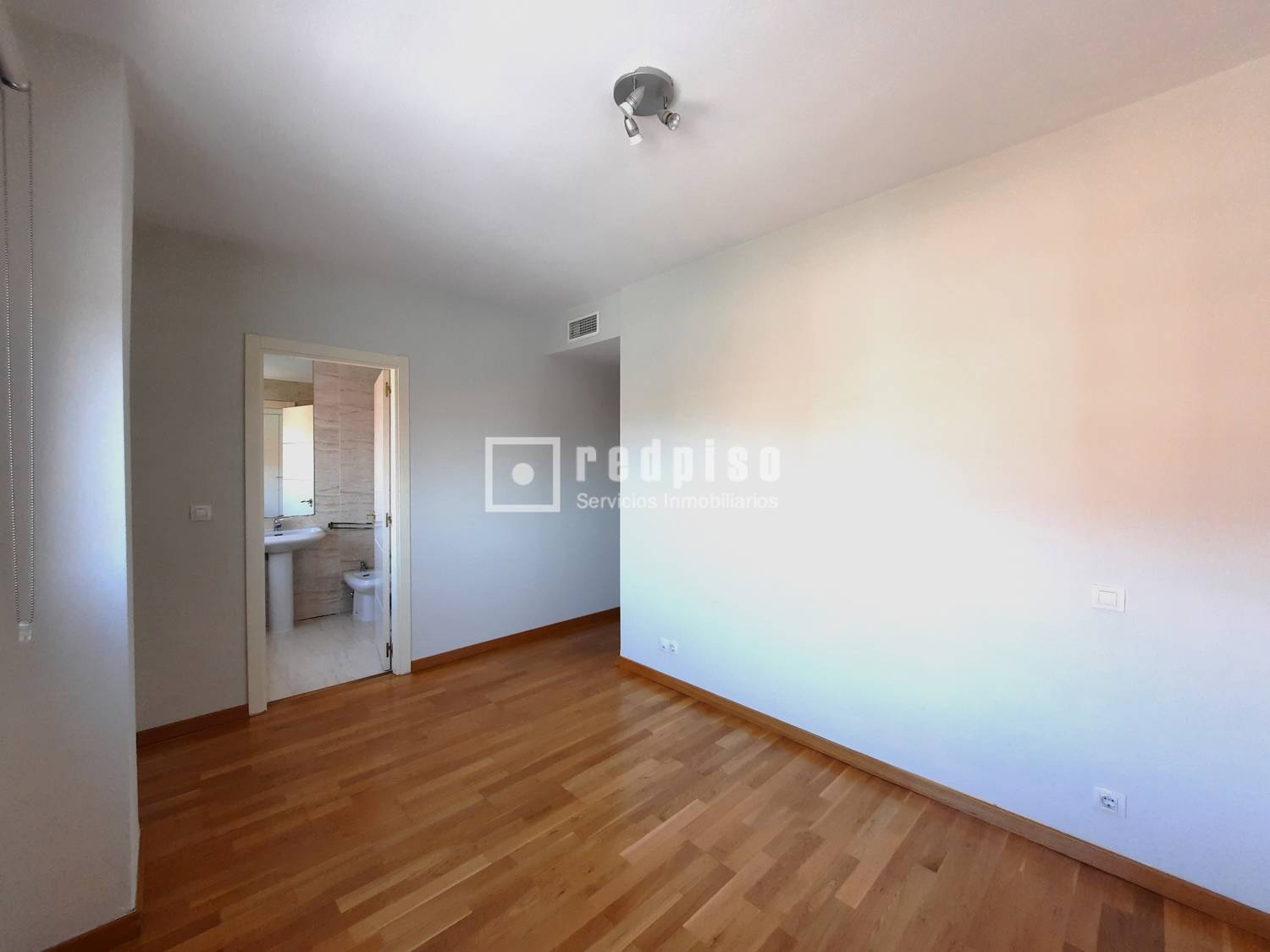 Piso en alquiler en  avenida de Isabel de Valois, Madrid  18/48