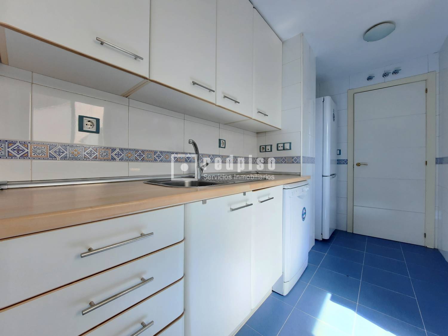 Piso en alquiler en  avenida de Isabel de Valois, Madrid  13/48