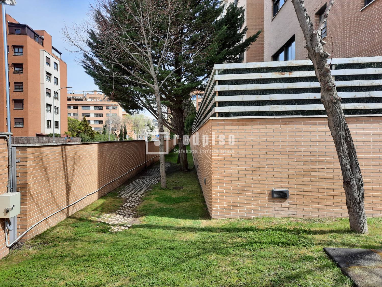 Piso en alquiler en  avenida de Isabel de Valois, Madrid  48/48