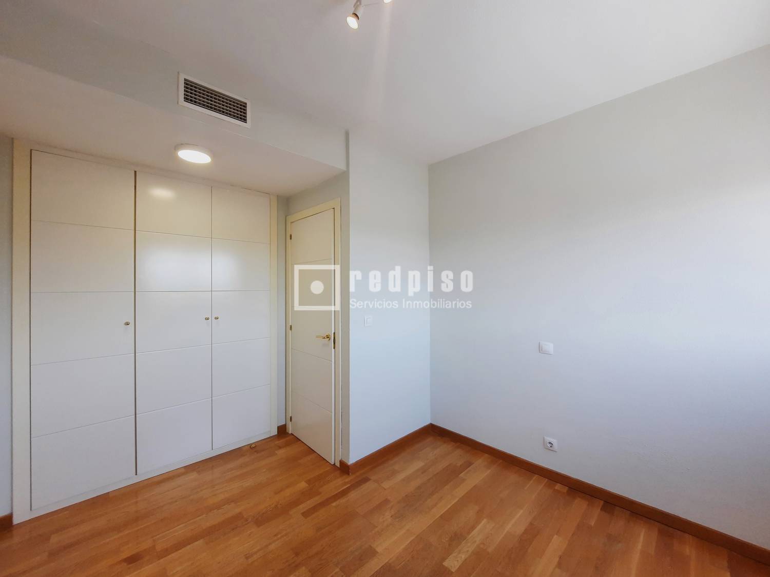 Piso en alquiler en  avenida de Isabel de Valois, Madrid  27/48