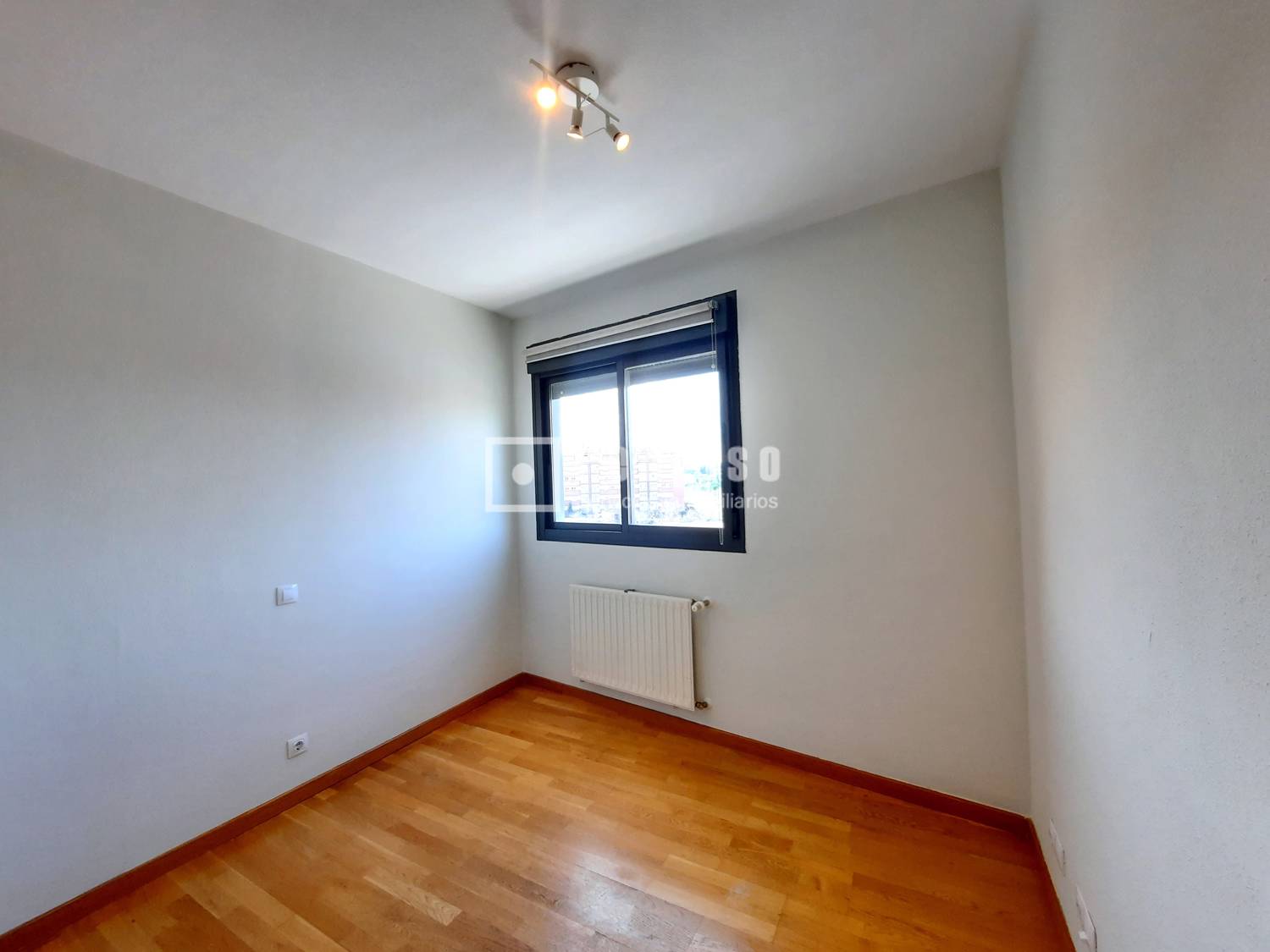 Piso en alquiler en  avenida de Isabel de Valois, Madrid  24/48