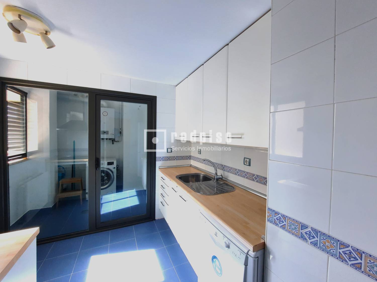 Piso en alquiler en  avenida de Isabel de Valois, Madrid  9/48