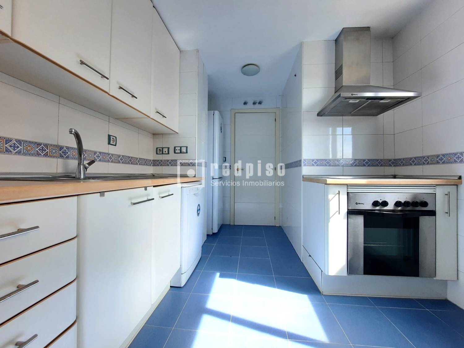 Piso en alquiler en  avenida de Isabel de Valois, Madrid  12/48