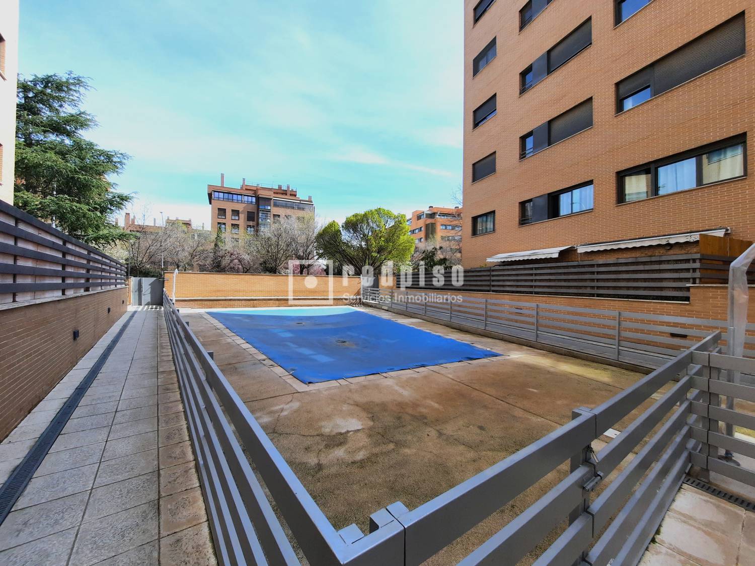 Piso en alquiler en  avenida de Isabel de Valois, Madrid  40/48