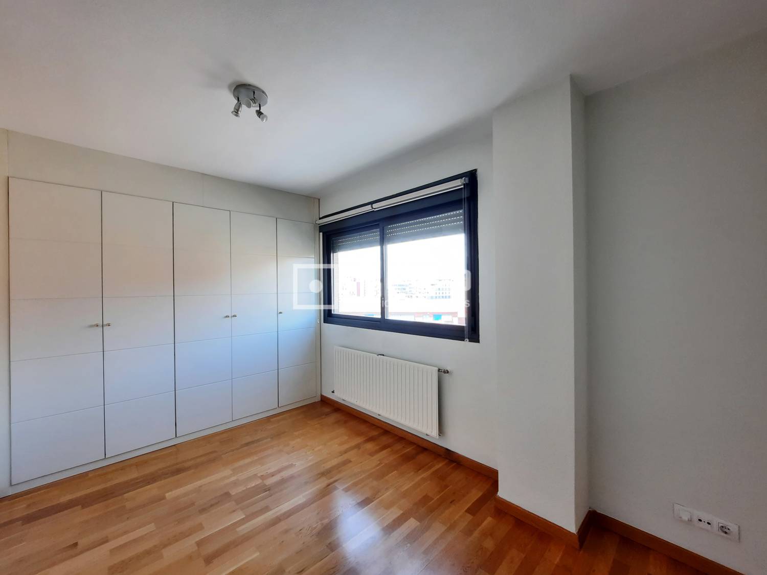 Piso en alquiler en  avenida de Isabel de Valois, Madrid  16/48