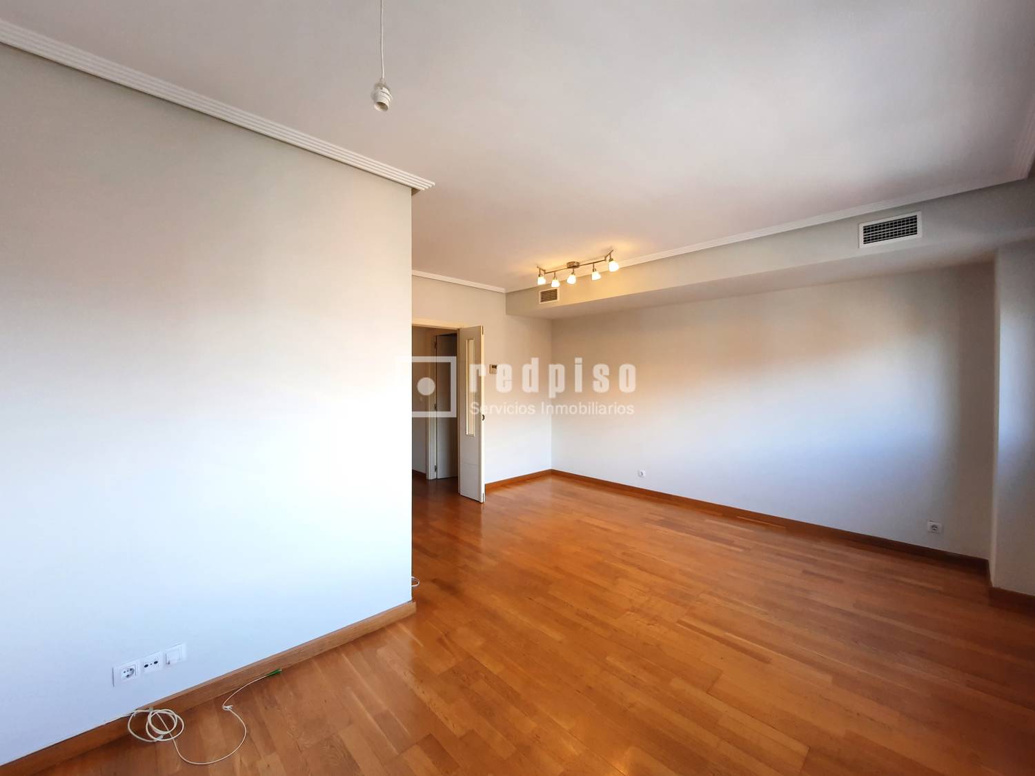 Piso en alquiler en  avenida de Isabel de Valois, Madrid  6/48