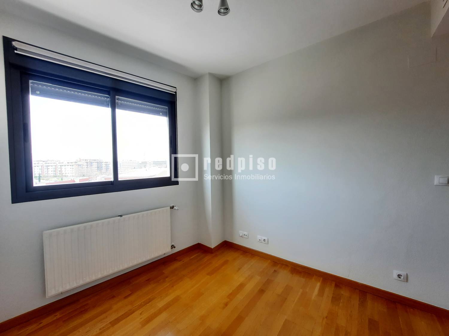 Piso en alquiler en  avenida de Isabel de Valois, Madrid  37/48