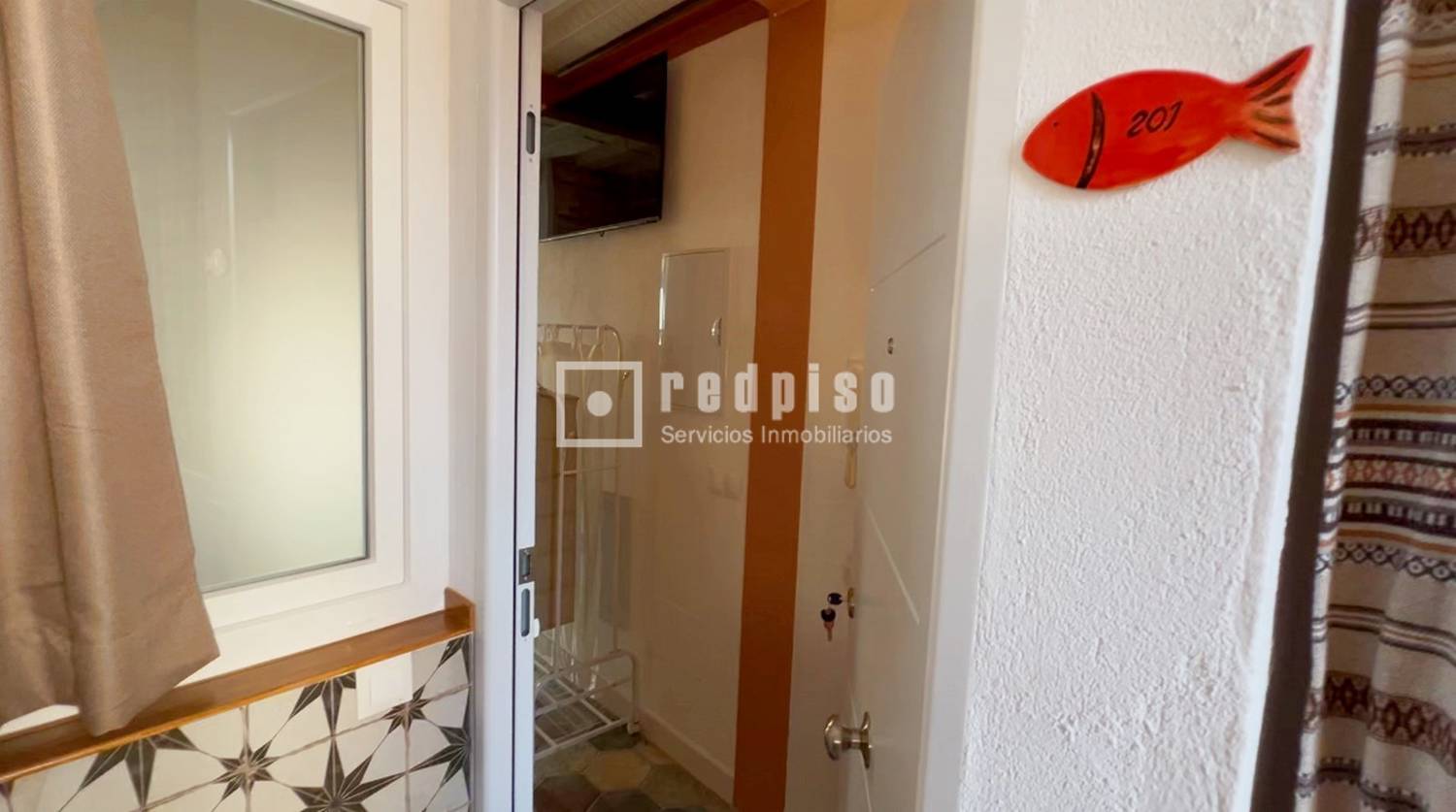 Edificio en venta en calle De Victoria, La Cala Del Moral, Málaga 38/55