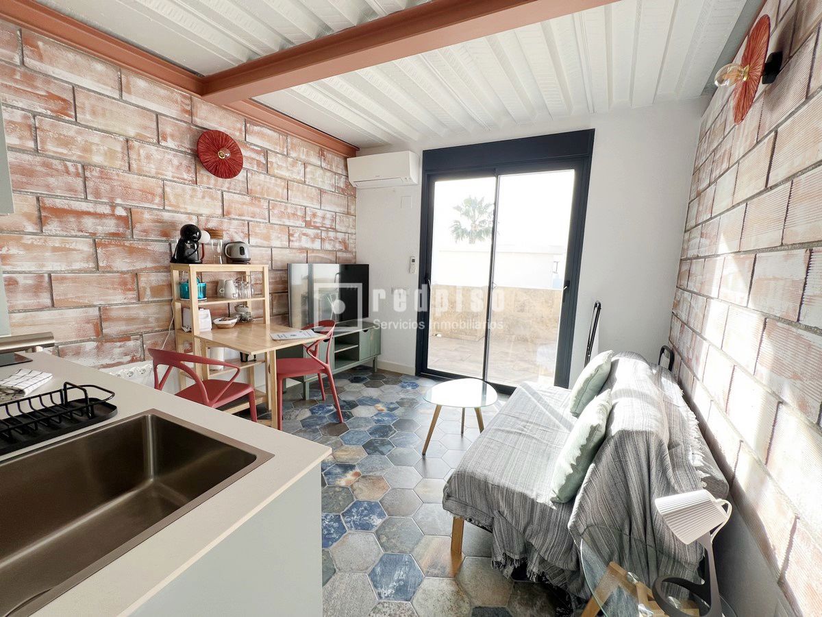 Edificio en venta en calle De Victoria, La Cala Del Moral, Málaga 16/55
