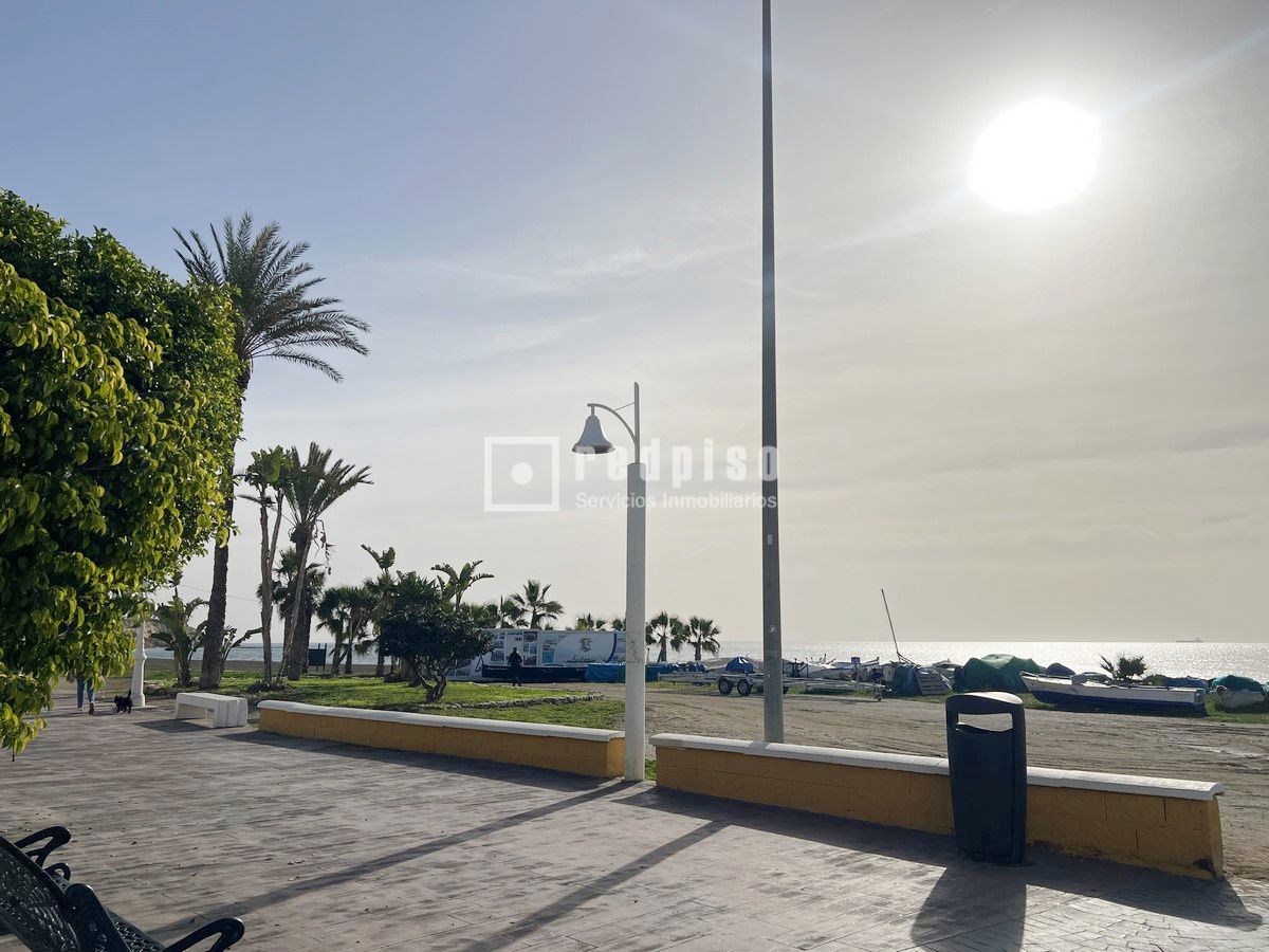 Edificio en venta en calle De Victoria, La Cala Del Moral, Málaga 42/55
