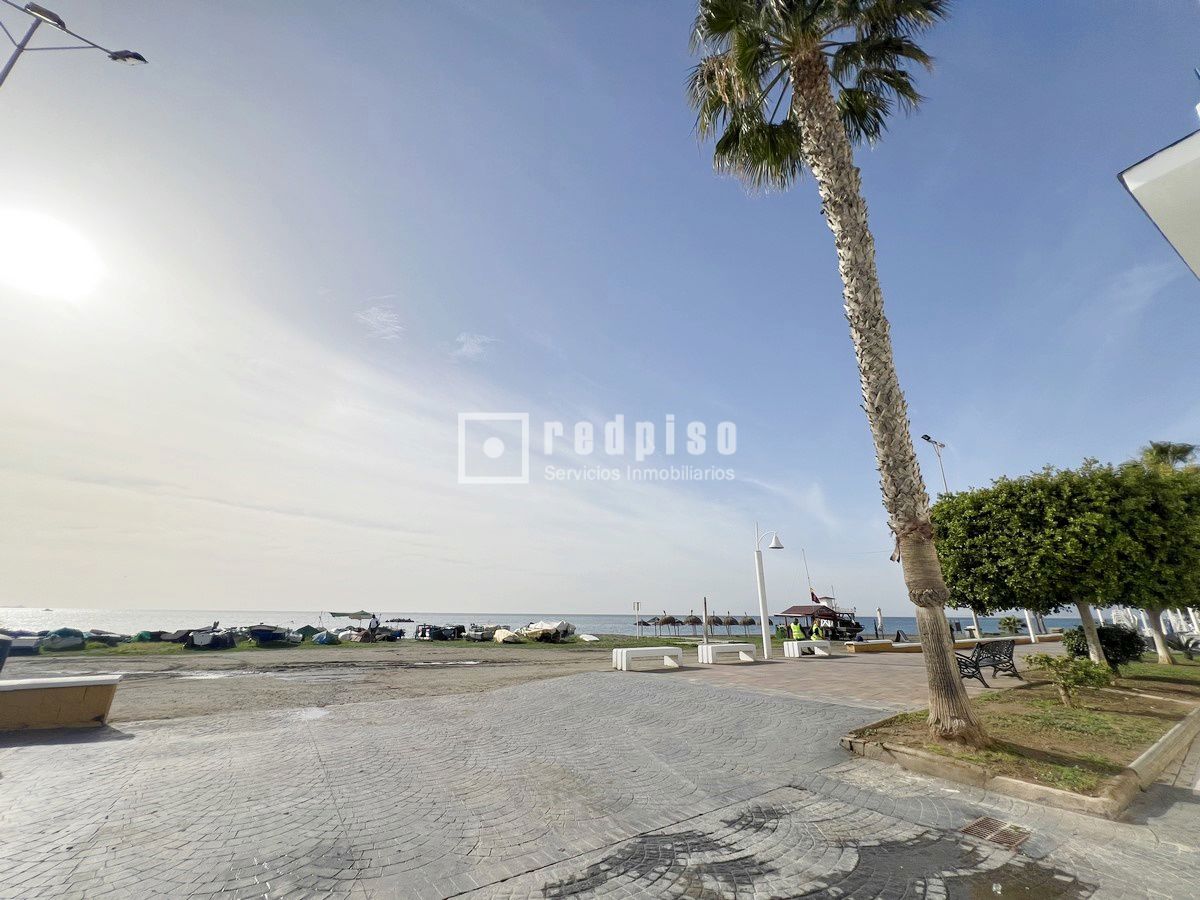 Edificio en venta en calle De Victoria, La Cala Del Moral, Málaga 41/55