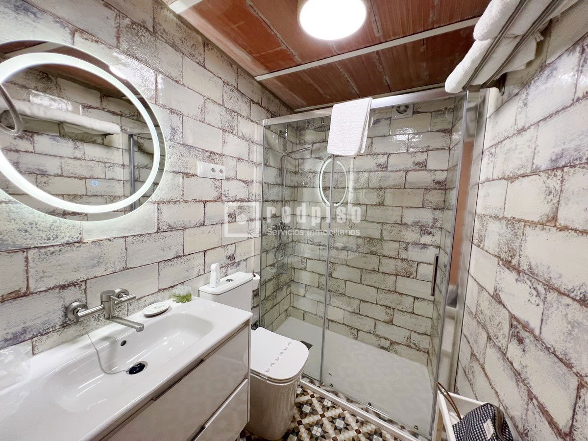 Edificio en venta en calle De Victoria, La Cala Del Moral, Málaga 47/55