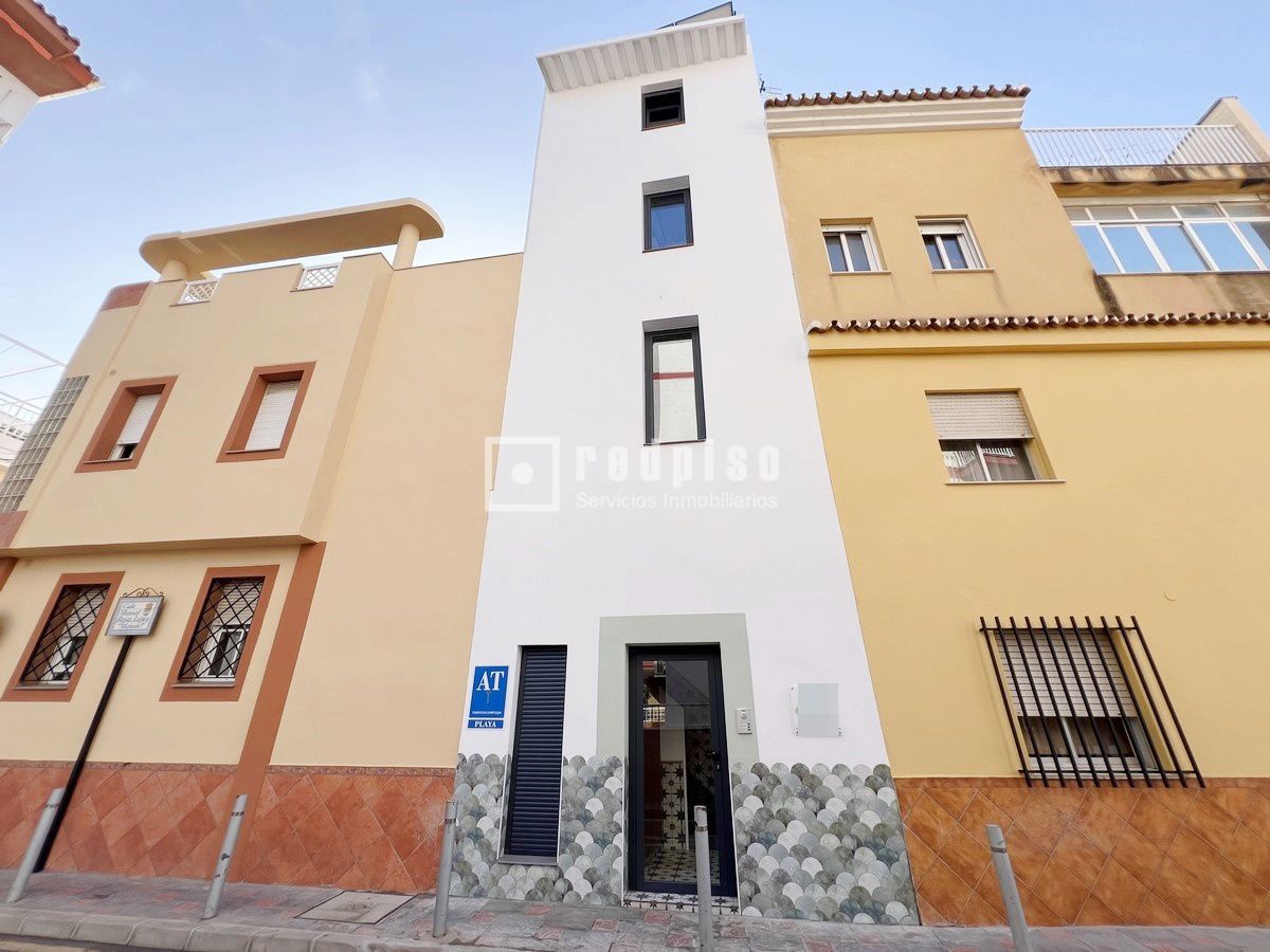 Edificio en venta en calle De Victoria, La Cala Del Moral, Málaga 40/55