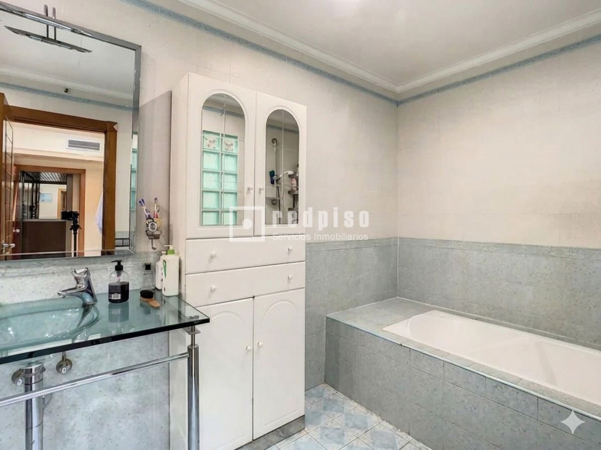 Edificio en venta en Torremolinos, Málaga 8/16