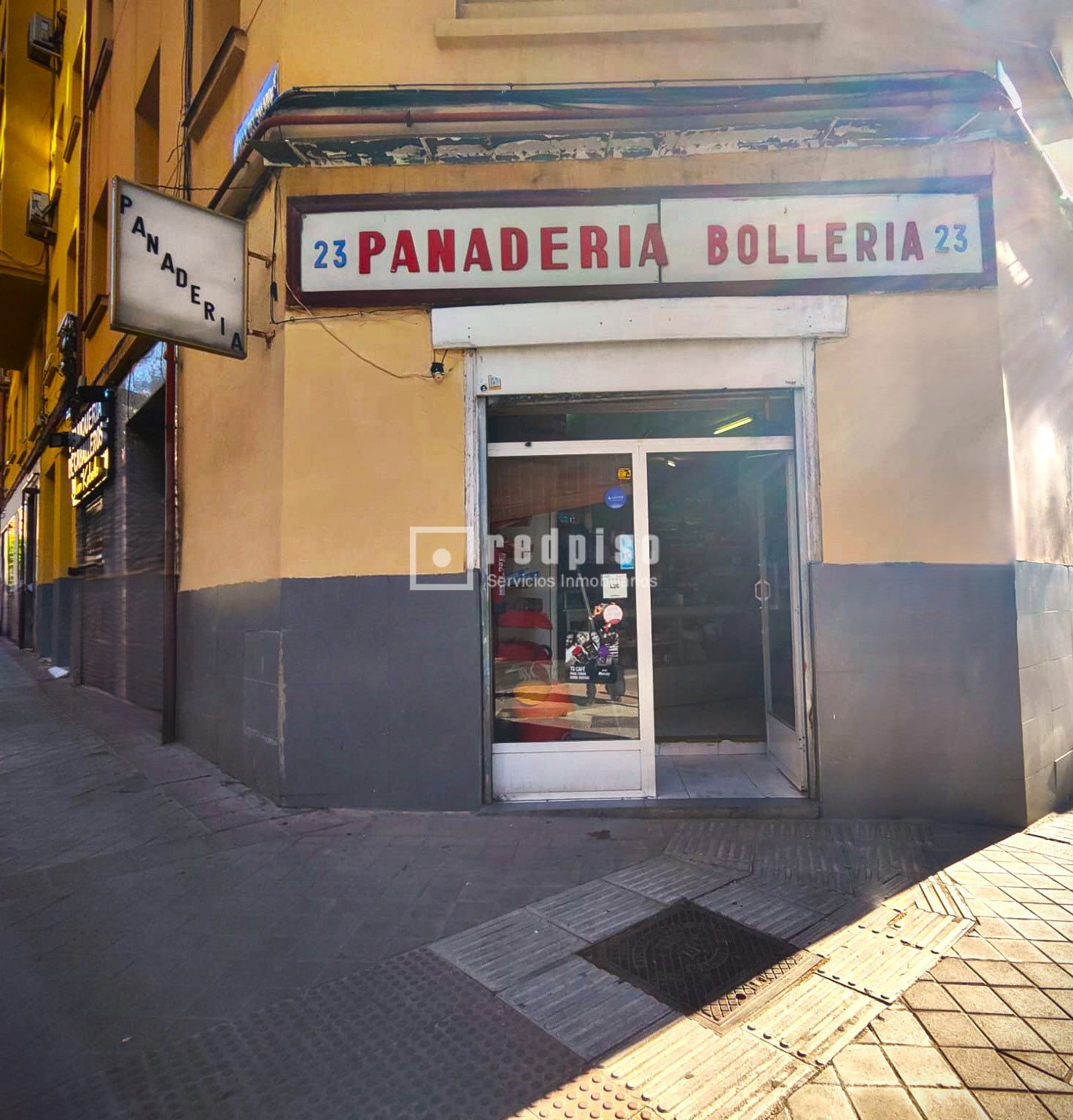 Local en venta en  calle de la Batalla del Salado, Madrid  1/1