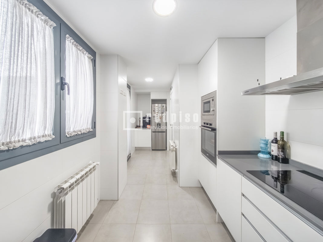 Piso en venta en calle Del Concejal Victorino Granizo, Vicálvaro, Madrid 8/19