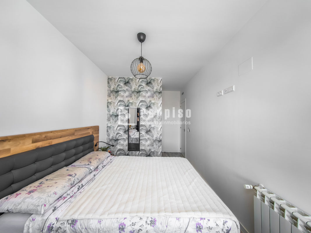 Piso en venta en calle Del Concejal Victorino Granizo, Vicálvaro, Madrid 12/19