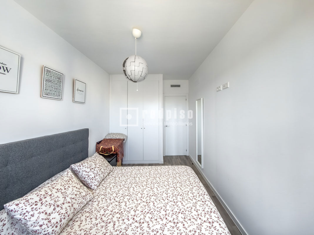 Piso en venta en calle Del Concejal Victorino Granizo, Vicálvaro, Madrid 15/19