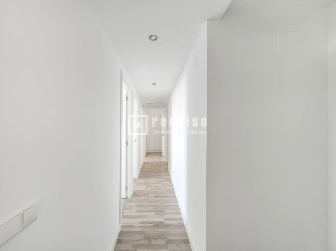 Piso en venta en calle Del Concejal Victorino Granizo, Vicálvaro, Madrid 9/19