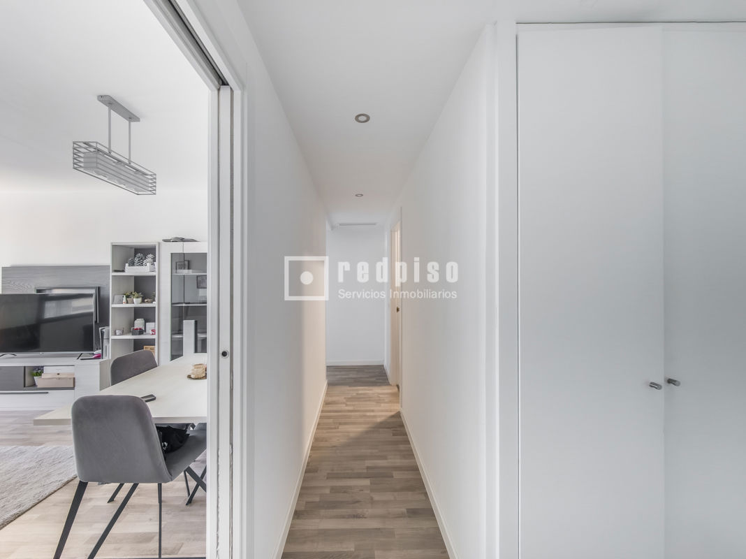 Piso en venta en calle Del Concejal Victorino Granizo, Vicálvaro, Madrid 3/19