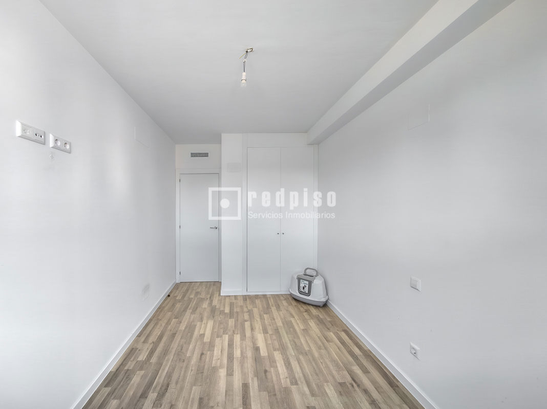 Piso en venta en calle Del Concejal Victorino Granizo, Vicálvaro, Madrid 17/19