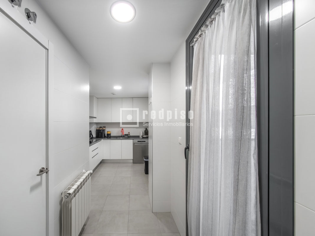 Piso en venta en calle Del Concejal Victorino Granizo, Vicálvaro, Madrid 5/19