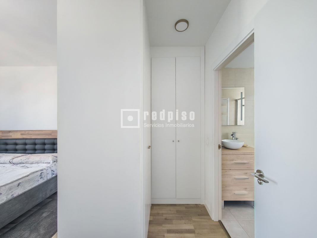 Piso en venta en calle Del Concejal Victorino Granizo, Vicálvaro, Madrid 10/19