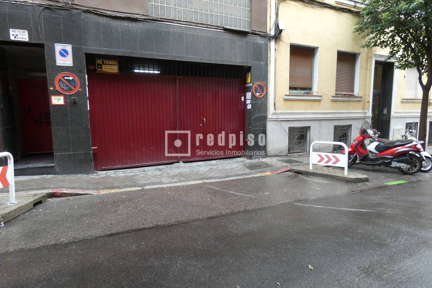 Parking en alquiler en  calle de Benito de Castro, Madrid  1/1