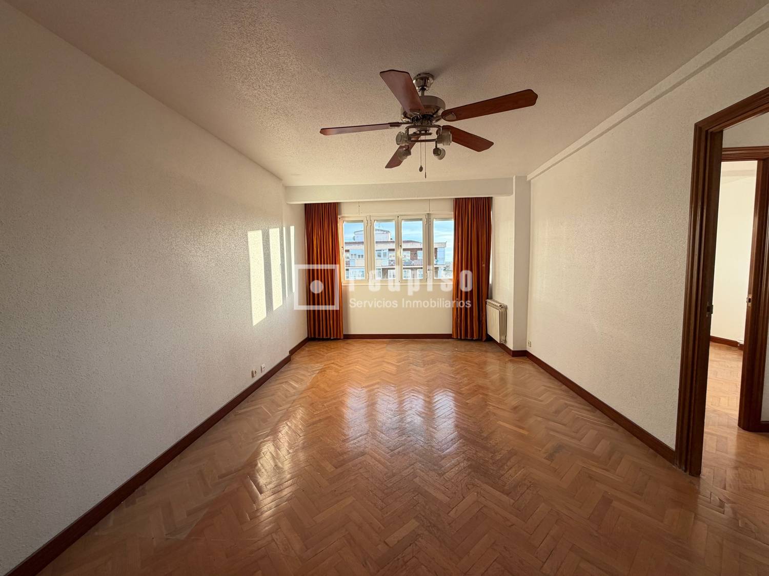 Piso en venta en  calle de la Fuente del Tiro, Madrid  1/1