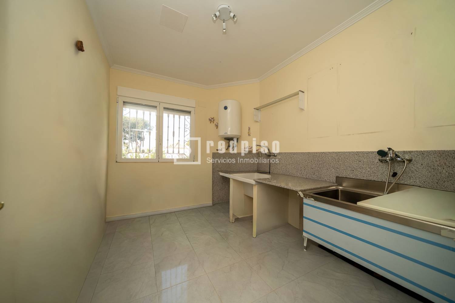 Casa en venta  calle de Mestral, La Masia, Valencia  35/47