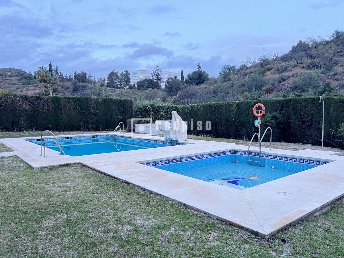 Piso en alquiler en  calle Acebuche, Málaga  30/30