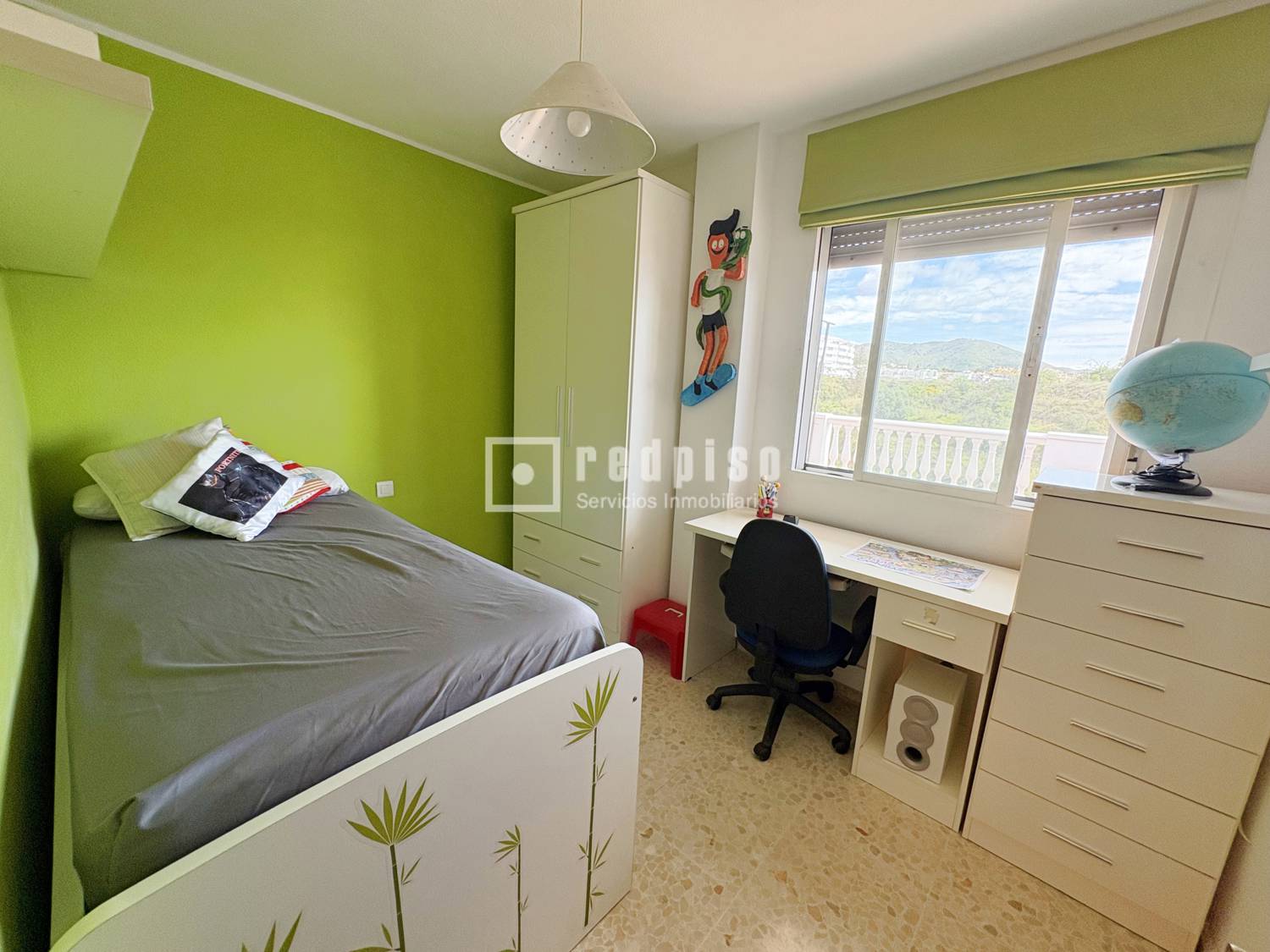 Piso en alquiler en  calle Acebuche, Málaga  10/30