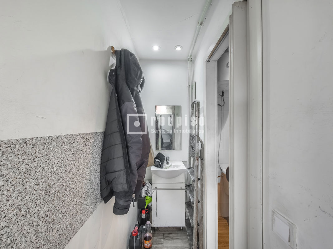 Local en venta en calle De Laponia, Madrid, Madrid 4/16