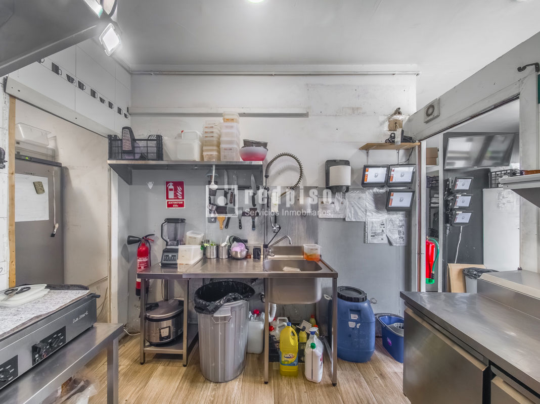 Local en venta en calle De Laponia, Madrid, Madrid 9/16