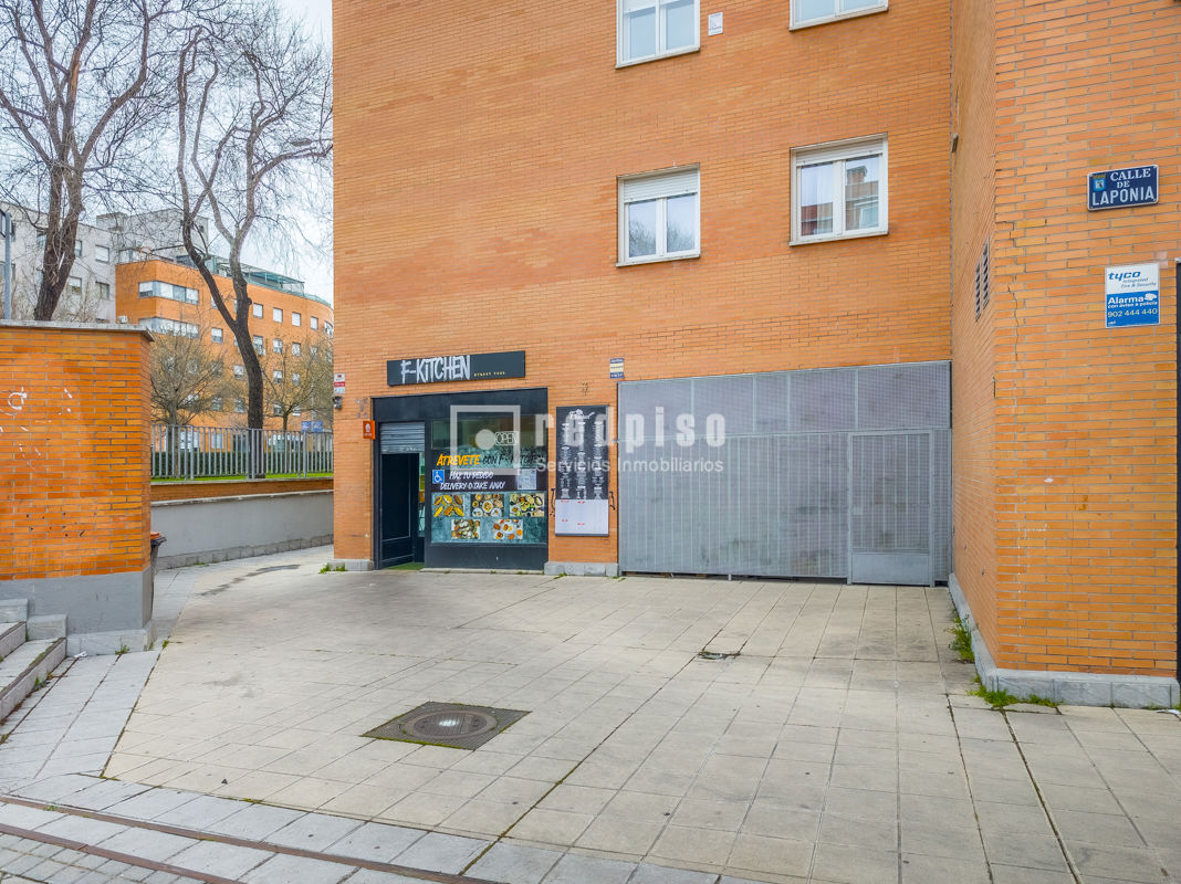 Local en venta en calle De Laponia, Madrid, Madrid 13/16