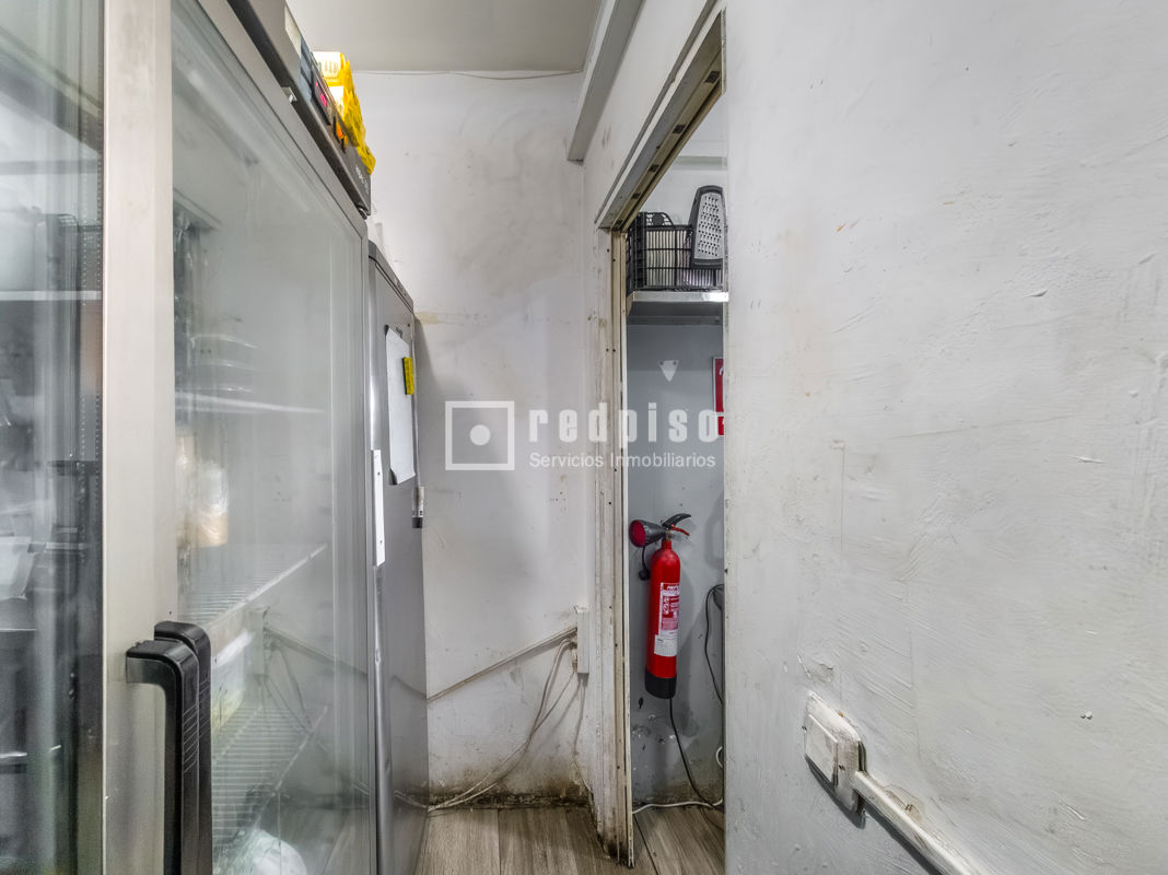 Local en venta en calle De Laponia, Madrid, Madrid 12/16