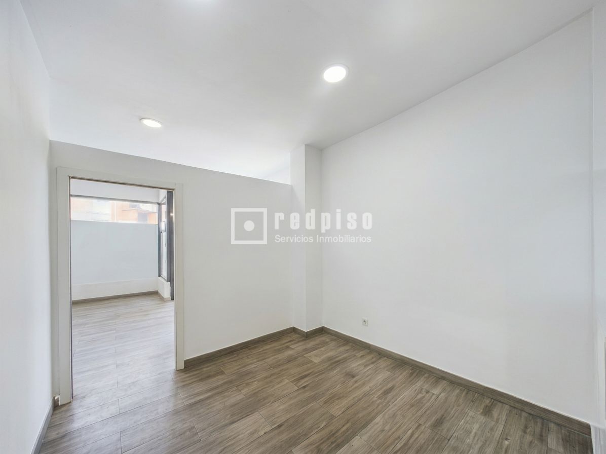Local en venta en  calle de Laponia, Madrid  1/1