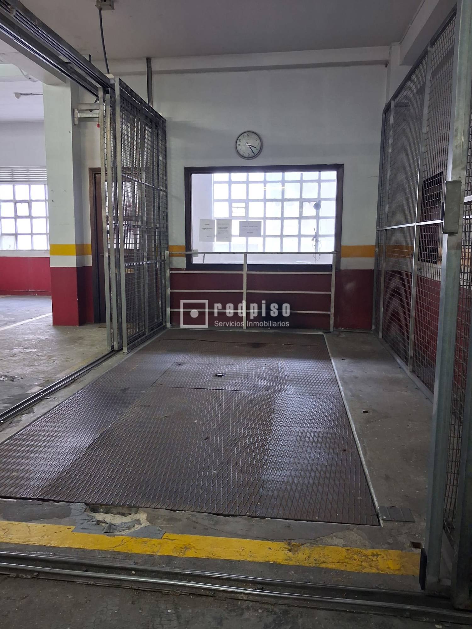 Garaje en venta en  calle de Barcelona, A Coruña  32/57