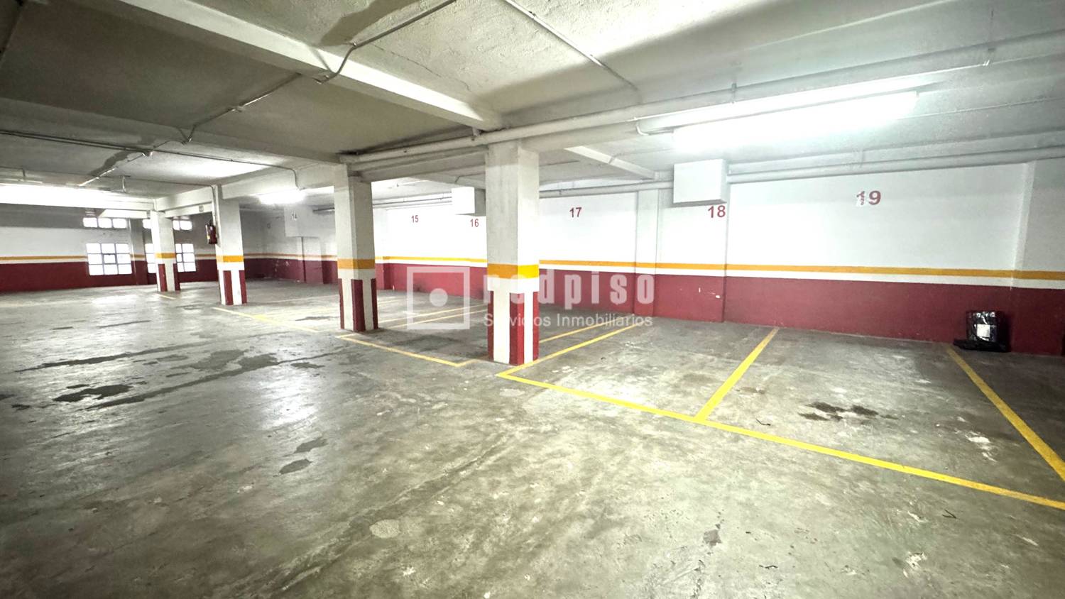 Garaje en venta en  calle de Barcelona, A Coruña  17/57