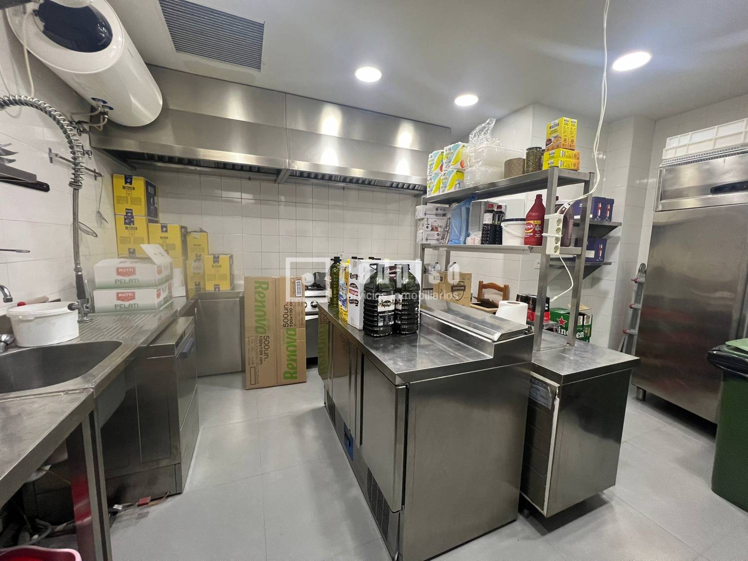 Local en venta en calle De Casablanca, Torremolinos, Málaga 4/13