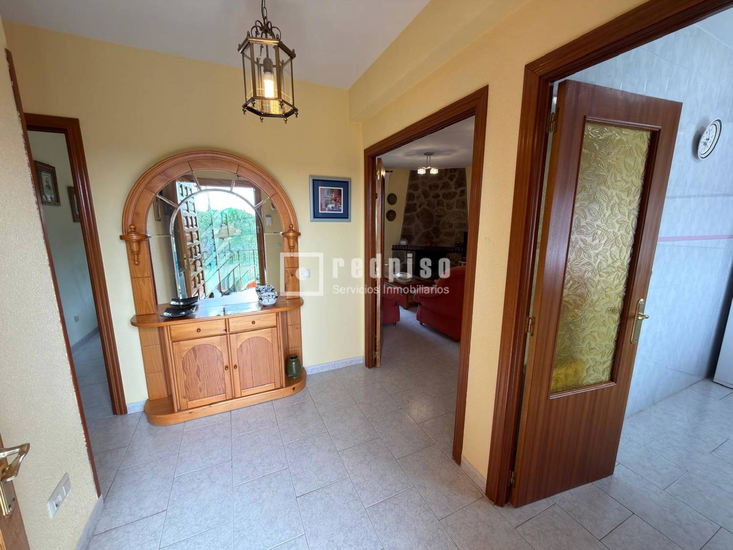 Casa en venta en Valdemorillo, Madrid 2/25