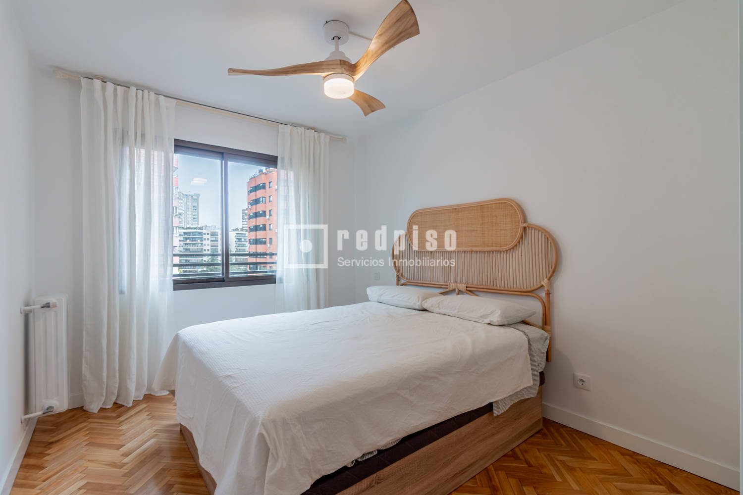 Piso en venta en avenida De Burgos, Hortaleza, Madrid 9/23